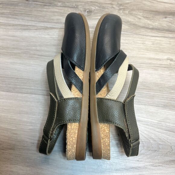 El Naturalista Black Sandals with Flexible Sole - Picture 2 of 10